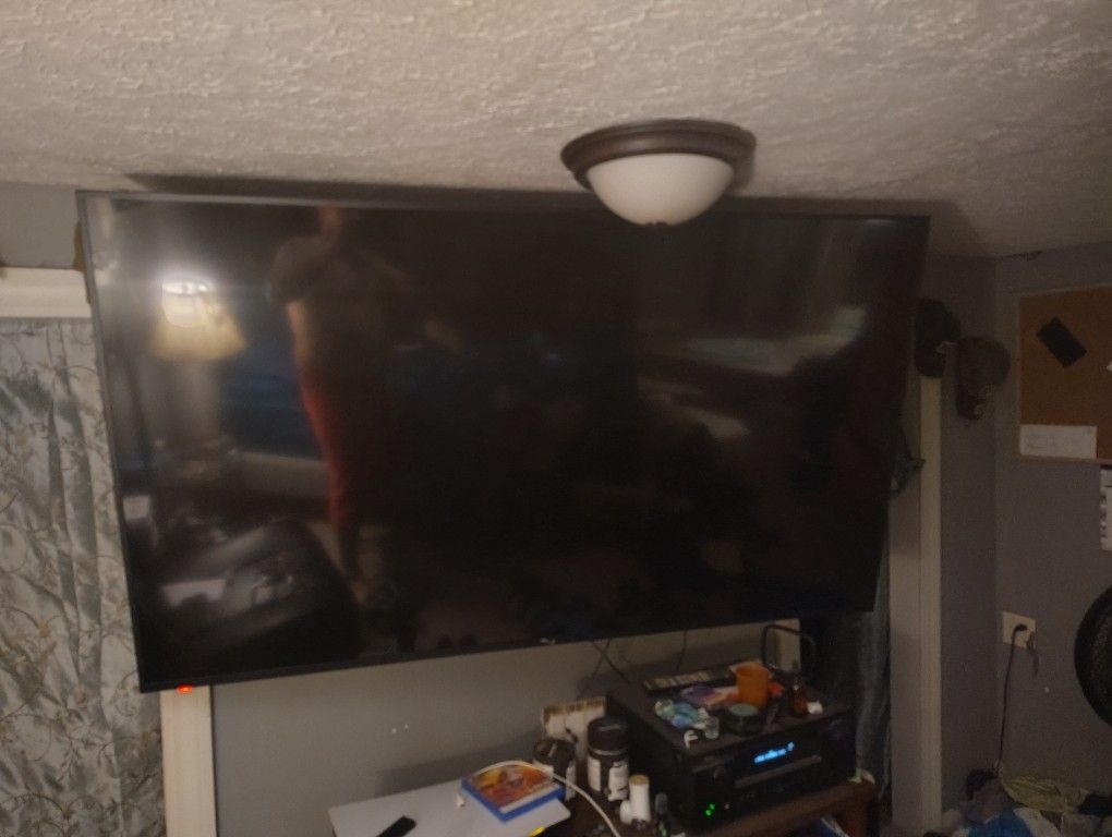 RCA 70' TV