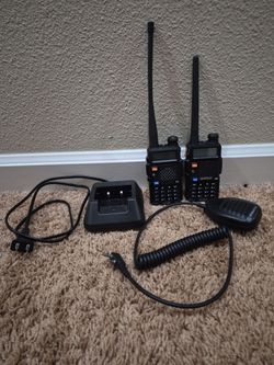 Baofeng UV-5R Dual Band Two Way Radio Walkie Talkie.