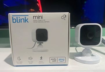 NEW 2 PACK Blink Mini 2k+ Cameras Indoor/Outdoor Plug-in 2K Video WHITE