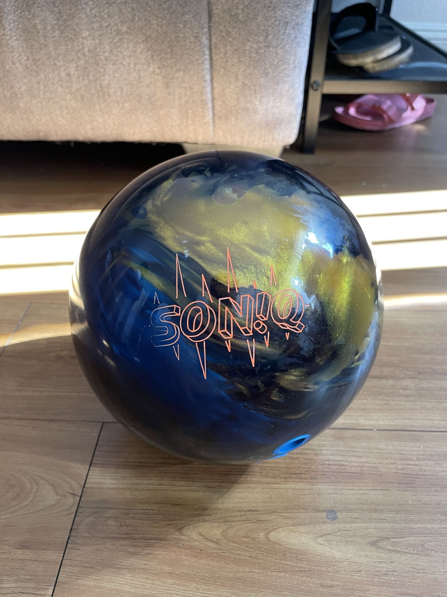 Storm Soniq Bowling Ball 15 Lbs 2 Handed