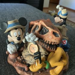 DISNEYS ANIMAL KINGDOM BIG DIG IN THE BONEYARD FIGURINE MICKEY PLUTO GOOFY CLOCK