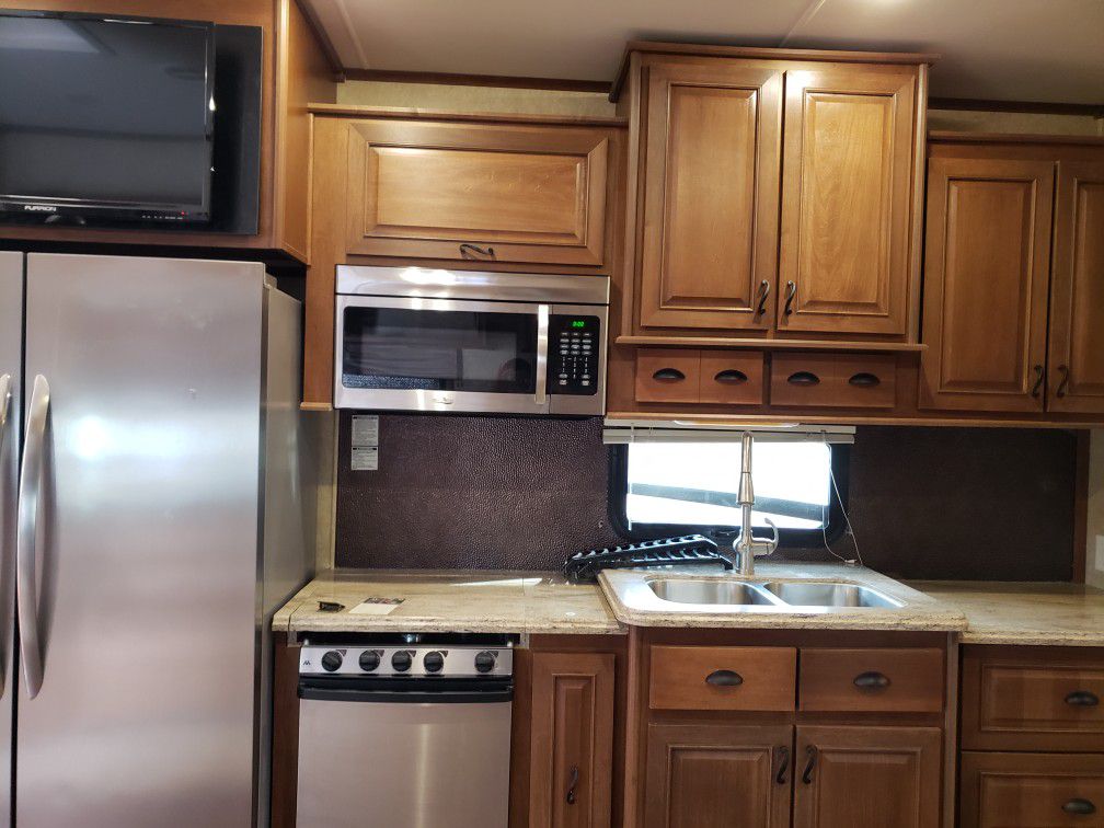 2014 Open Range Residential Anniversary Edition fifth wheel