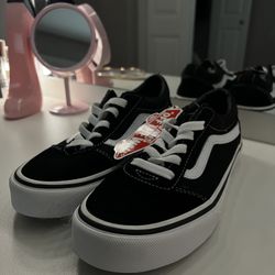 BRAND NEW, NEVER USED, OLD SKOOL VANS