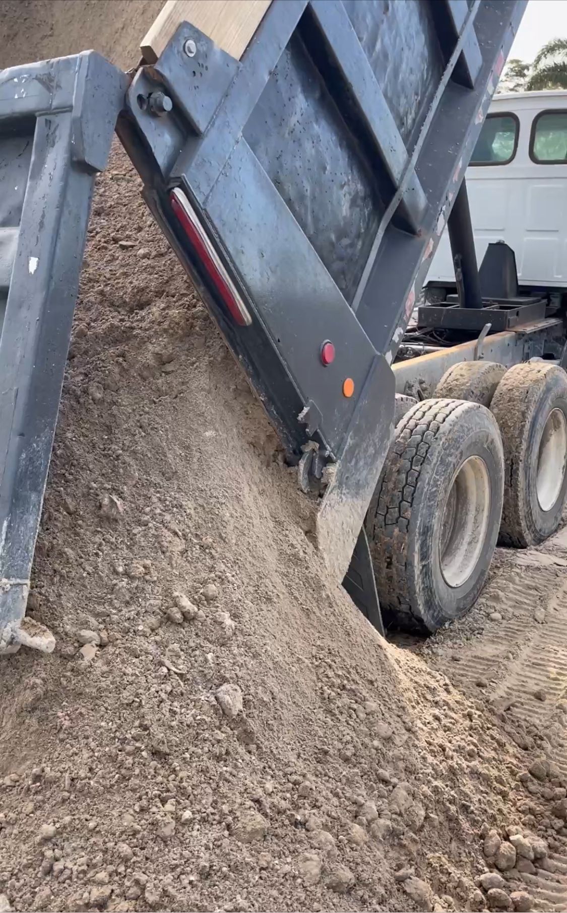 🧨fill Dirt and other new construction materials. Baserock and others 🧨