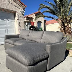 Like New Living Spaces Cozy Grey Linen Fabric 84" Sofa with Reversible Chaise