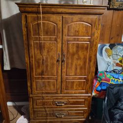 Armoire Antique