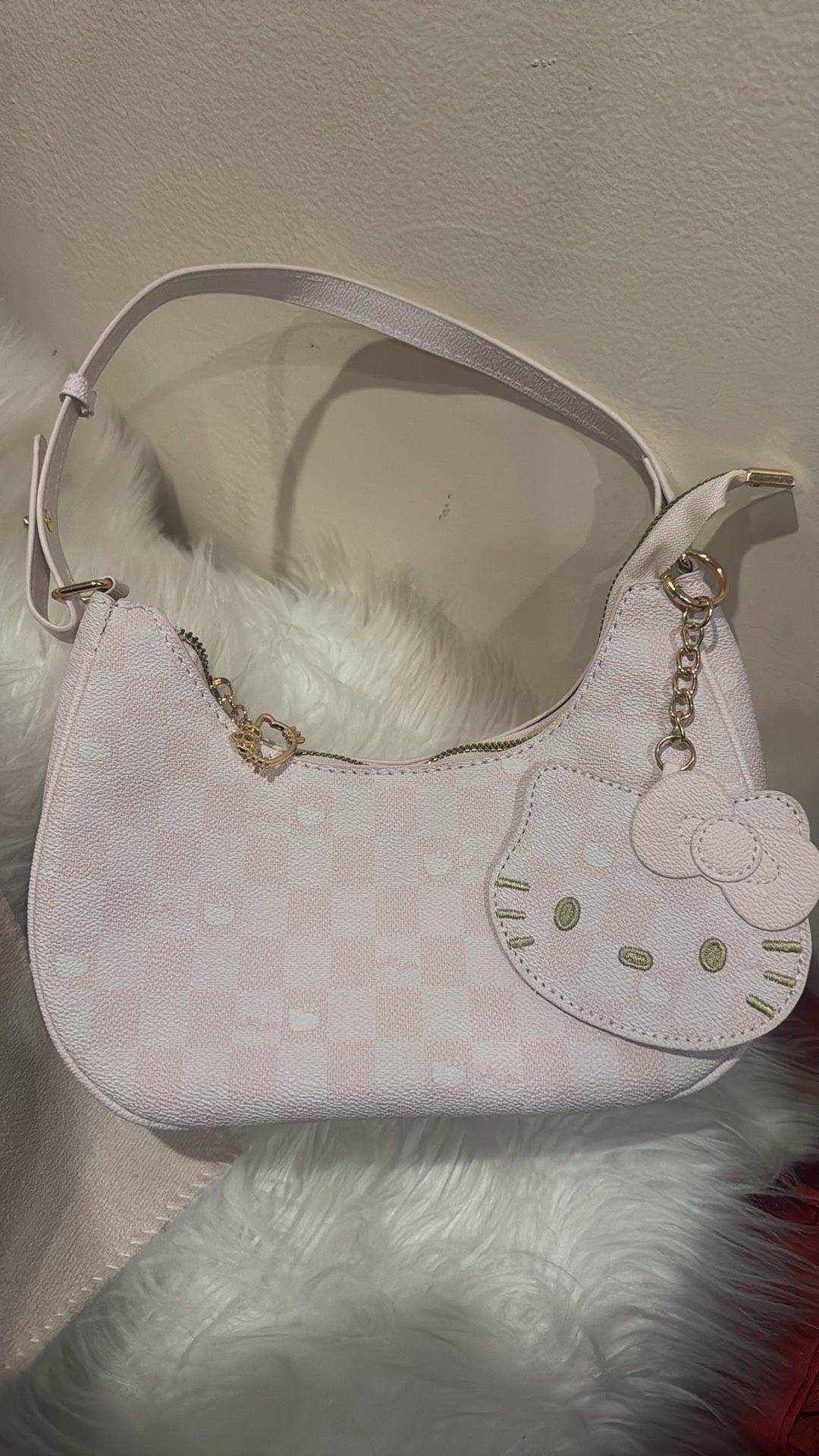 Hello Kitty purse < NEW)