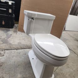 Toilet Like New 