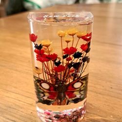 Acrylic Paperweight Filled With Water W/Decorative Flowers And Butterfly & Floating Stars & Hearts Small 3.75" Tall In Excellent Condition 