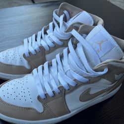 Jordan 1 MID 