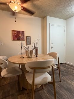 Dining table with 4 chair