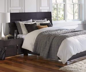 Mondiana Eastern King Bed w/left & right nightstands