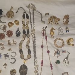 Big Lot Of Vintage Jewelry
