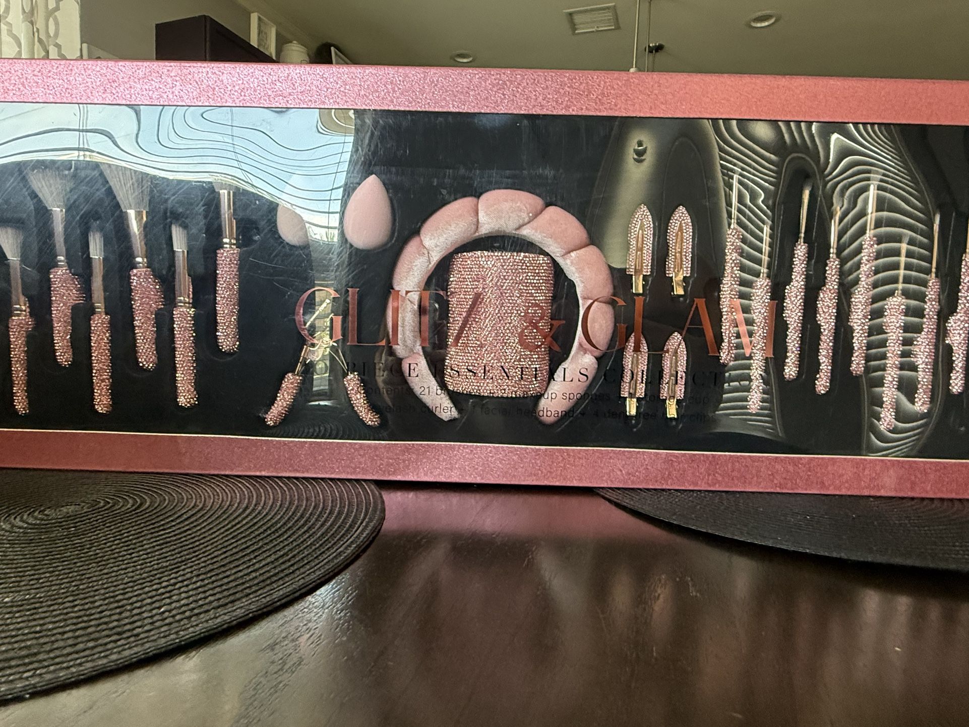 Glitz & Glam Complete Essentials Makeup Set – Brand New