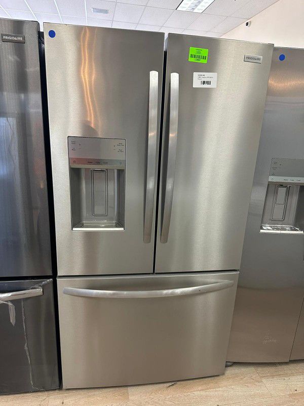 Frigidaire FRFS282LAF 27.8-cu ft Refrigerator for Sale in San Antonio ...