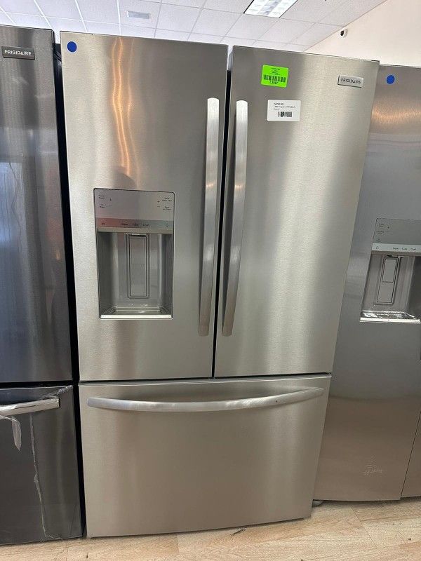 Frigidaire FRFS282LAF 27.8cu ft Refrigerator for Sale in San Antonio