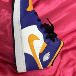 Jordan 1 Mid Lakers Edition (2022) Size 5.5Y / Woman’s Size 7
