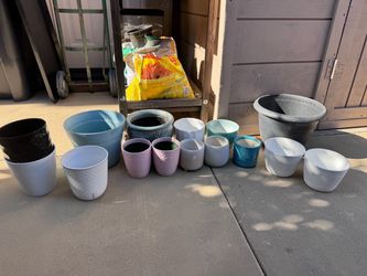 Bundle of plant pots