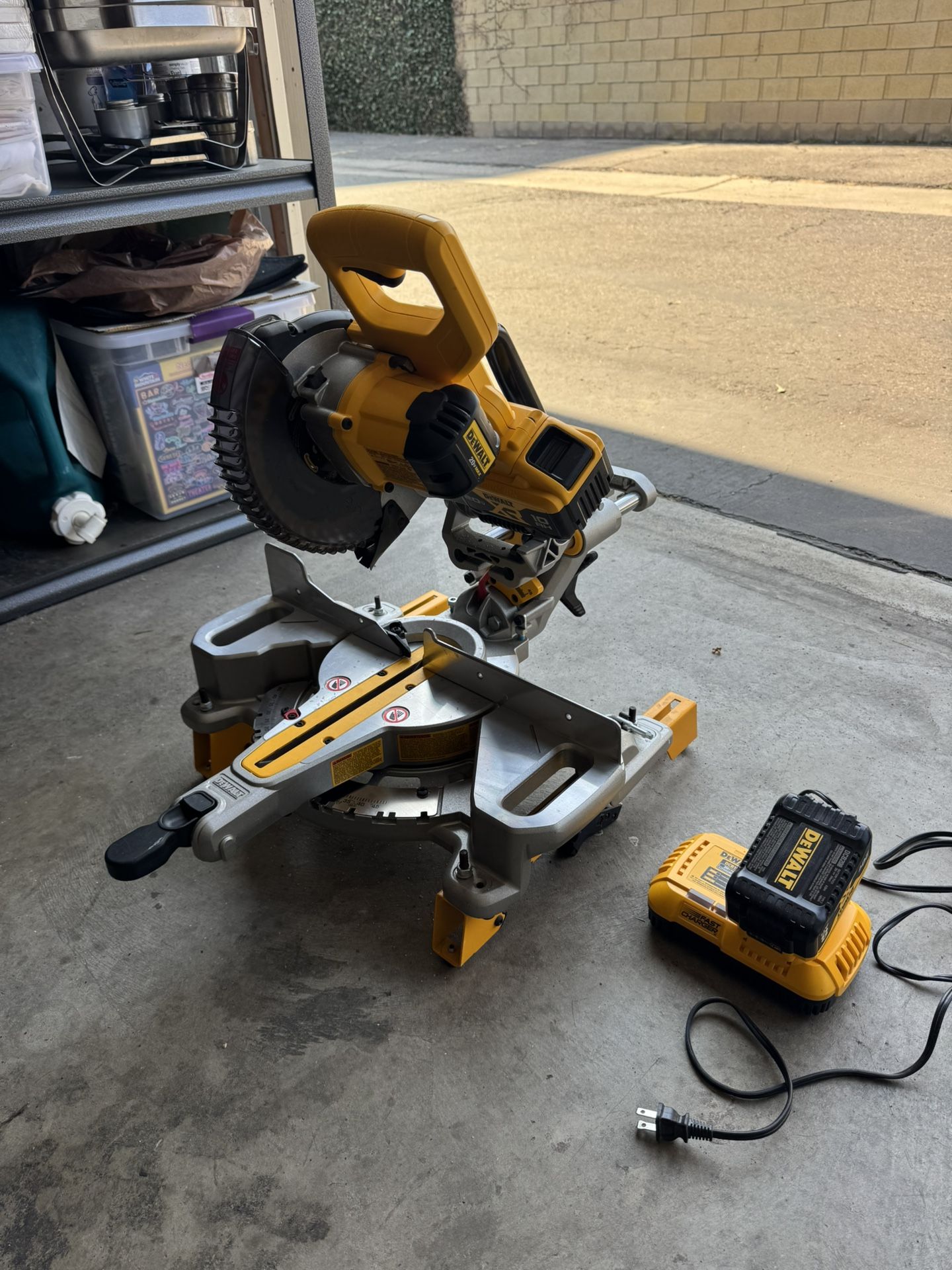 DeWalt Cordless 7 1/4” Miter Saw