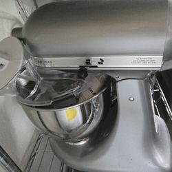 5 Quart Metal Kitchen Aid(Brand New Never Used)