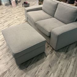 Love seat And 2 Ottoman