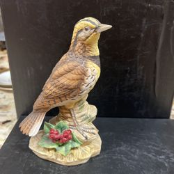 COLLECTIBLE BIRD FIGURINE - LARK , Hand Painted, KW 7450 LEFTON CHINA JAPAN