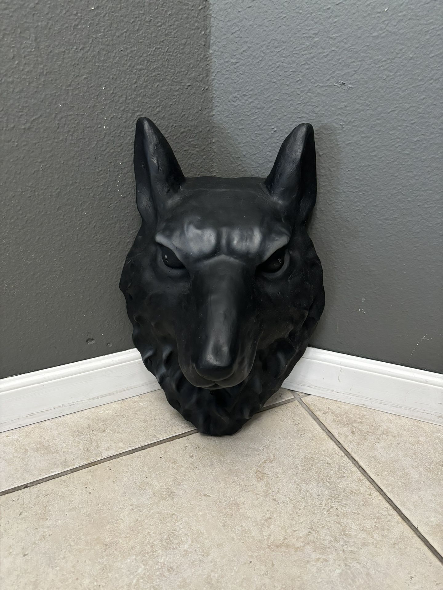 Wolf 18” Head Motion Activated Howling Werewolf Blue Eyes Halloween