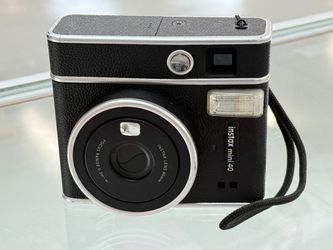 Fujifilm INSTAX MINI 40 Instant Film Camera