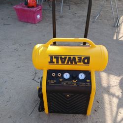 DEWALT
4.5 Gal. Portable Electric Air Compressor