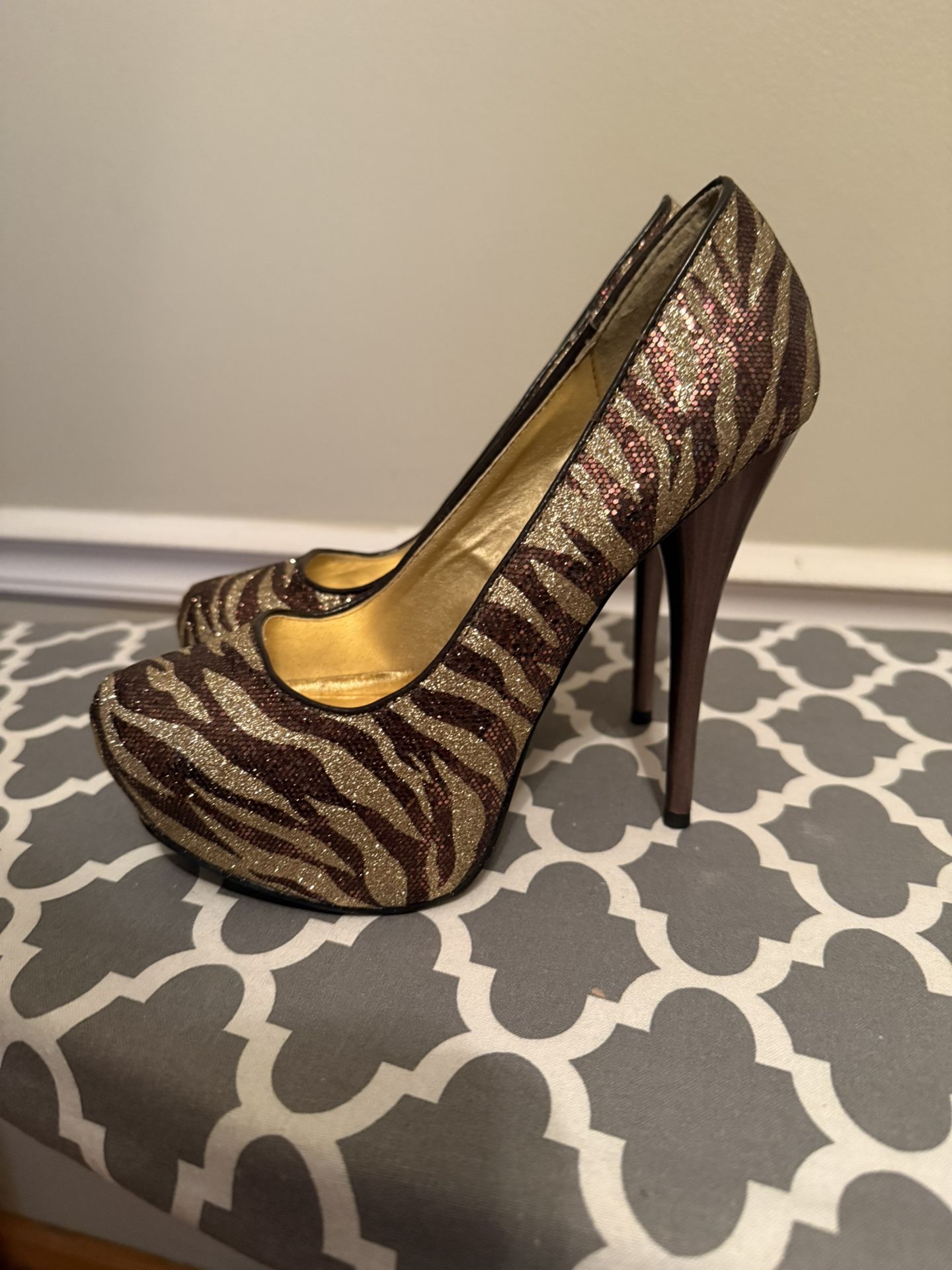 Qupid Zebra Print Heels Size 6.5 