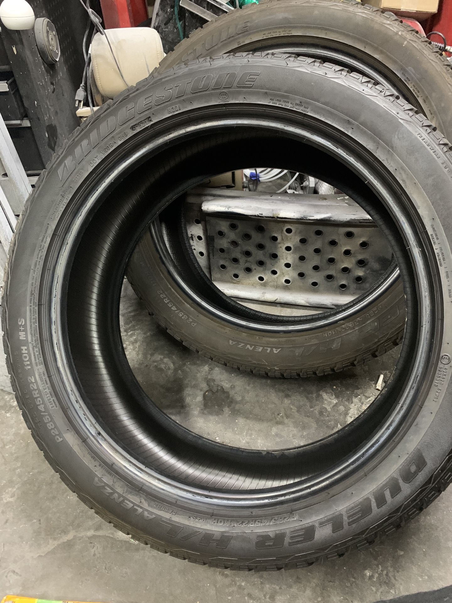 P285/45/R22 Bridgestone Dueler (2)