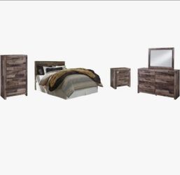 Derekson Queen bed set