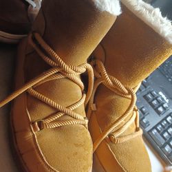 Aldo Womens Size 10 Fur Lined Designer Boots