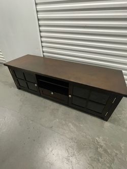 Entertainment center