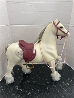 Battat clydesdale 20-inch Holiday Toy Horse & Accessories