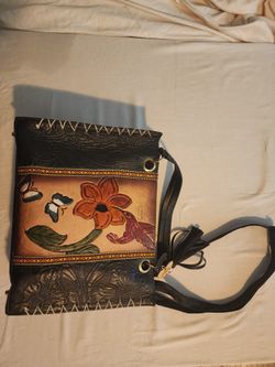 Handmade leather handbag 