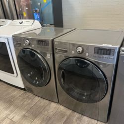 LG washer and dryer set gas dryer great condition