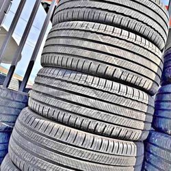 235/45/18 Vendo un Set De Llantas Marca Michelin En Muy Buenas Condiciones De Vida Las 4 