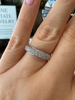 14K white gold natural diamonds beautiful ring band size 7, 2.6g