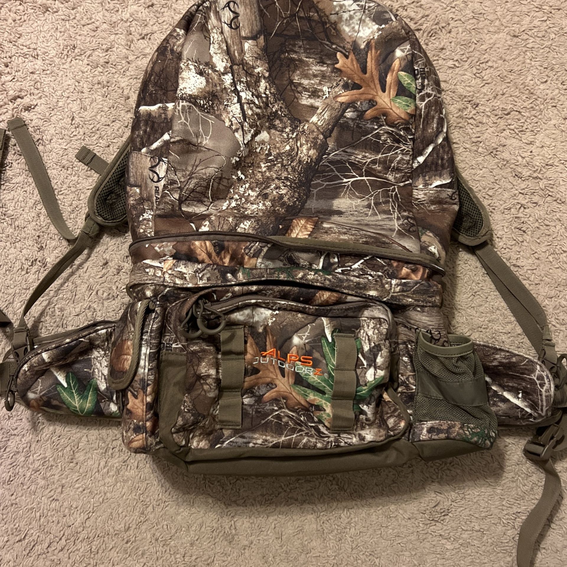 ALPS Outdoorz Big bear hunting Backpack