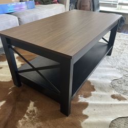 Coffee table - farmhouse wood style with shelf