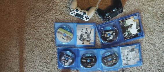 5 games and 2 PS4 controllers