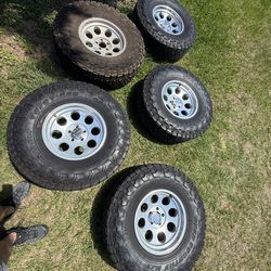 Wrangler or gladiator rims and tires set of 5