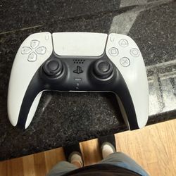 white ps5 controller