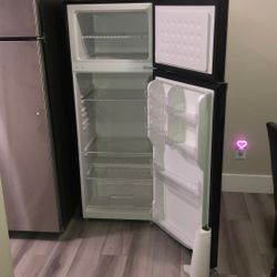 Upstreman 7.7 Cu.Ft. Refrigerator with Freezer, Double Door Fridge, Adjustable Thermostat, Large Capacity, Reversible Door Swing, Refrigerator for Apa