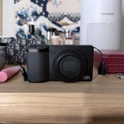 RICOH GR IV - LIKE NEW