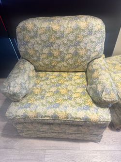 Accent Chair great condition with ottoman