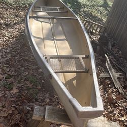16 Foot Canoe/FLAT BACK::Paddles & Life Vests
