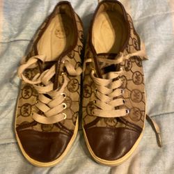 Michael  Kors Snickers Size 9 