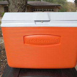 Vintage Rubbermaid Cooler